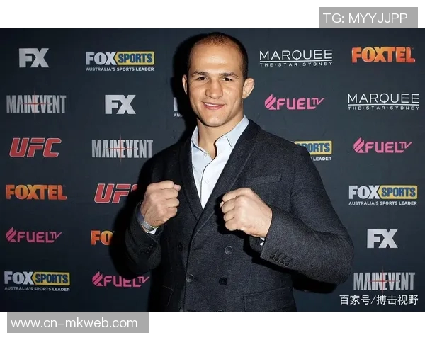 UFC锤子与桑托斯激烈对决谁将成为新一代拳坛霸主 UFC锤子与桑托斯激烈对决谁将成为新一代拳坛霸主